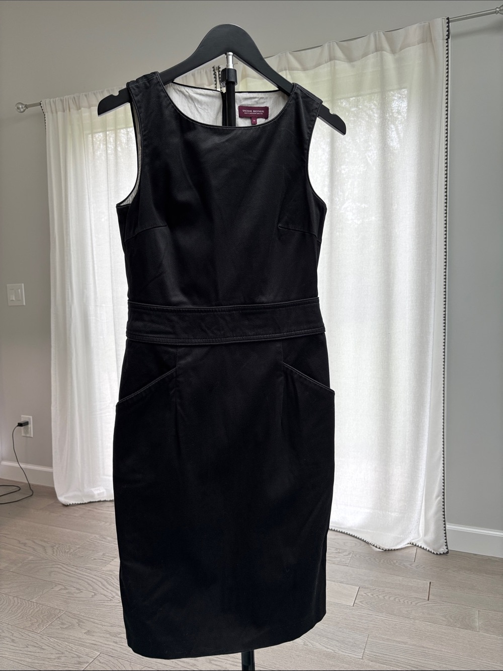Classic Black Sleeveless Sheath Dress - Sacoor Brothers (Spain)